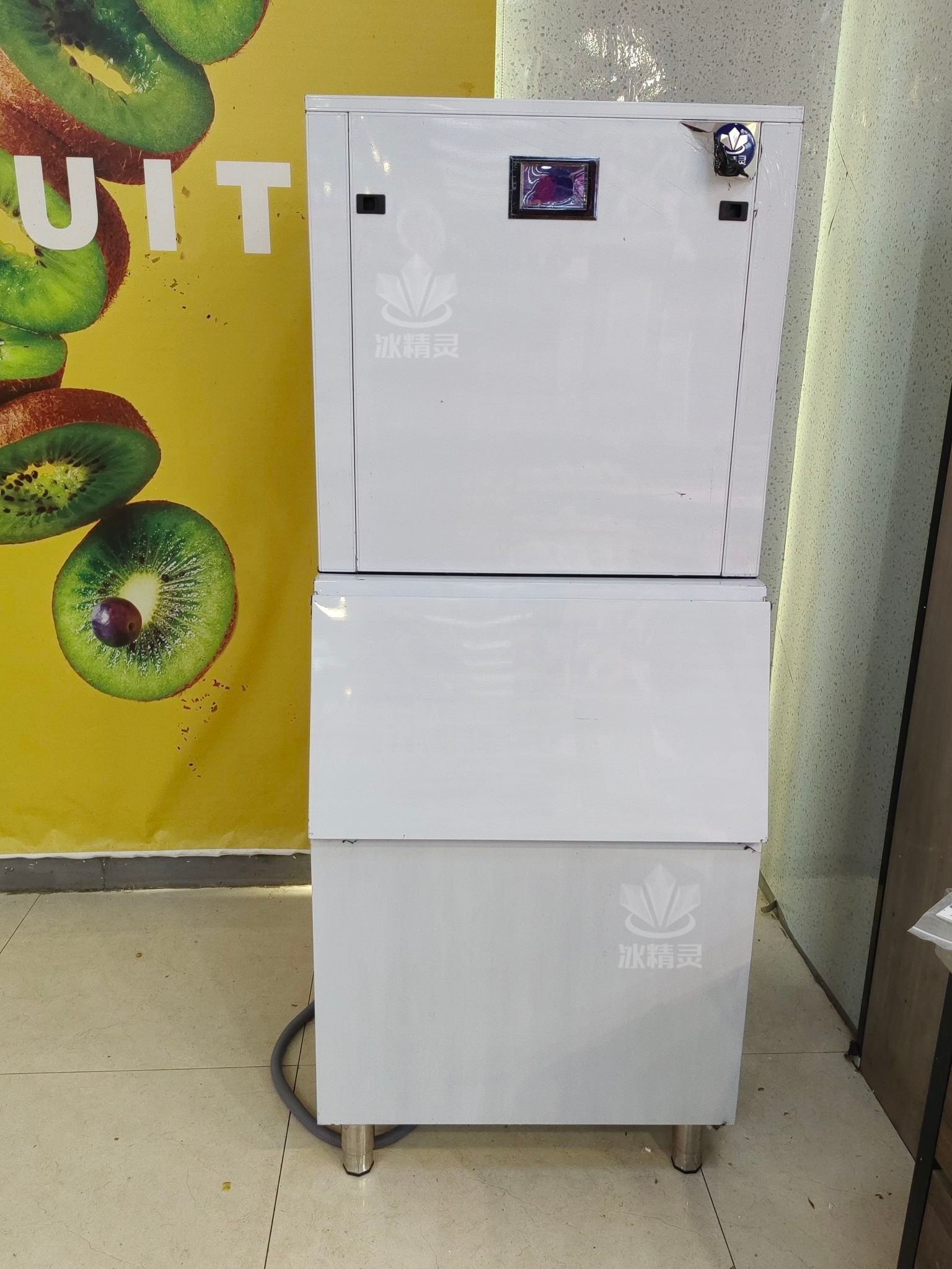 300公斤上排風(fēng)款片冰制冰機交付湖北省通城縣《雋秀華城千果空間 》