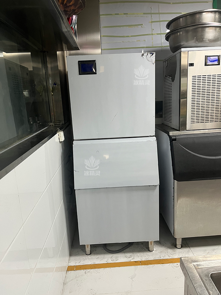 500公斤純雪花制冰機交付河南鄭州市《翠榕港式松茸火鍋》